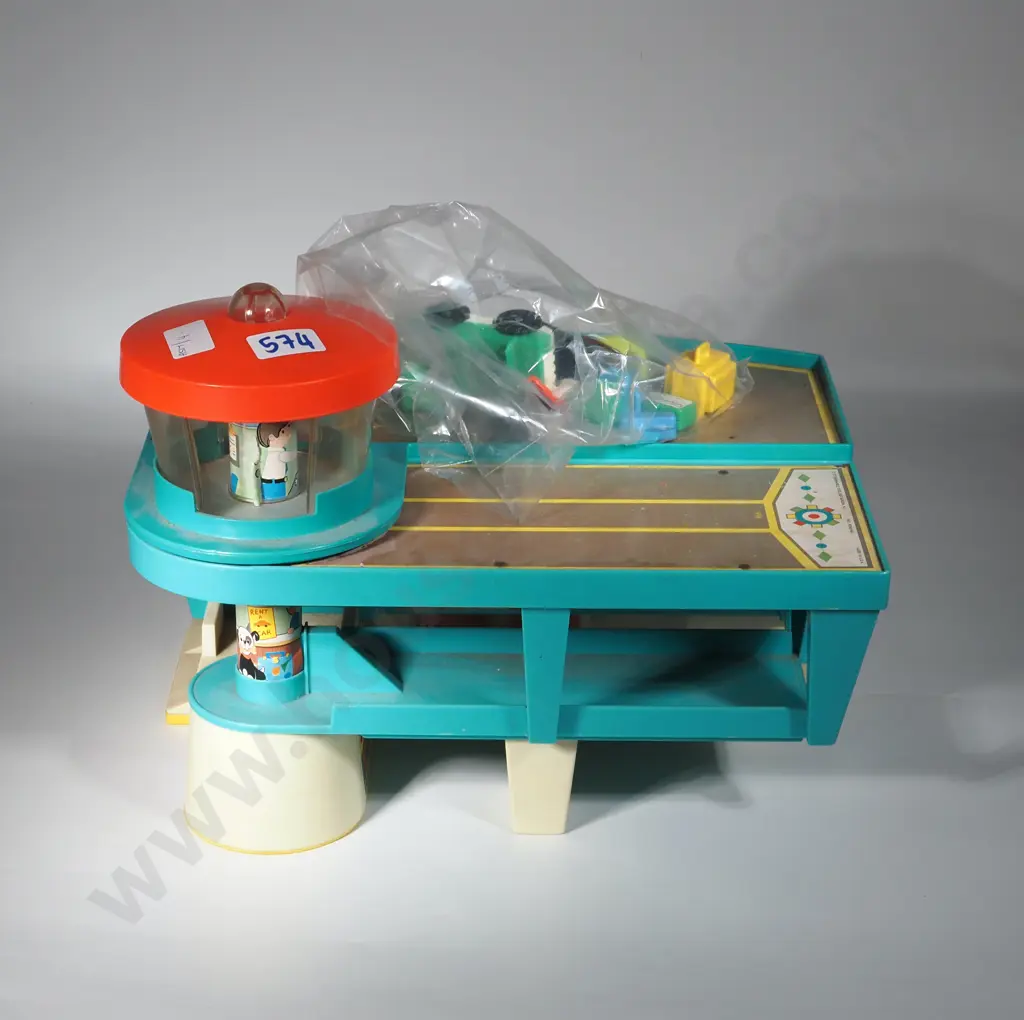 Fisher-Price Little People Everyday Adventures Airport Playset. 1972, Model 996 Image 1++