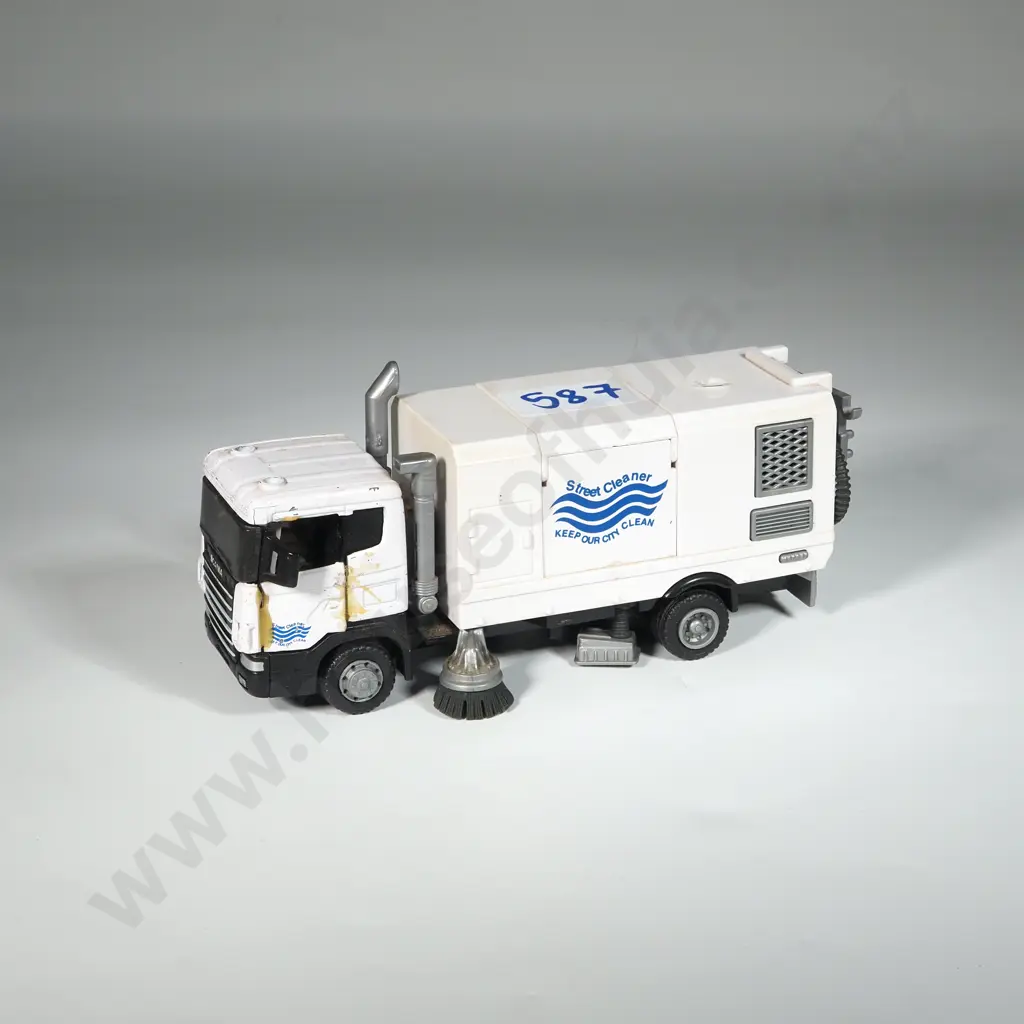 TEAMA Die-Cast Plastic  Scania Street Cleaner Truck. Image 1++