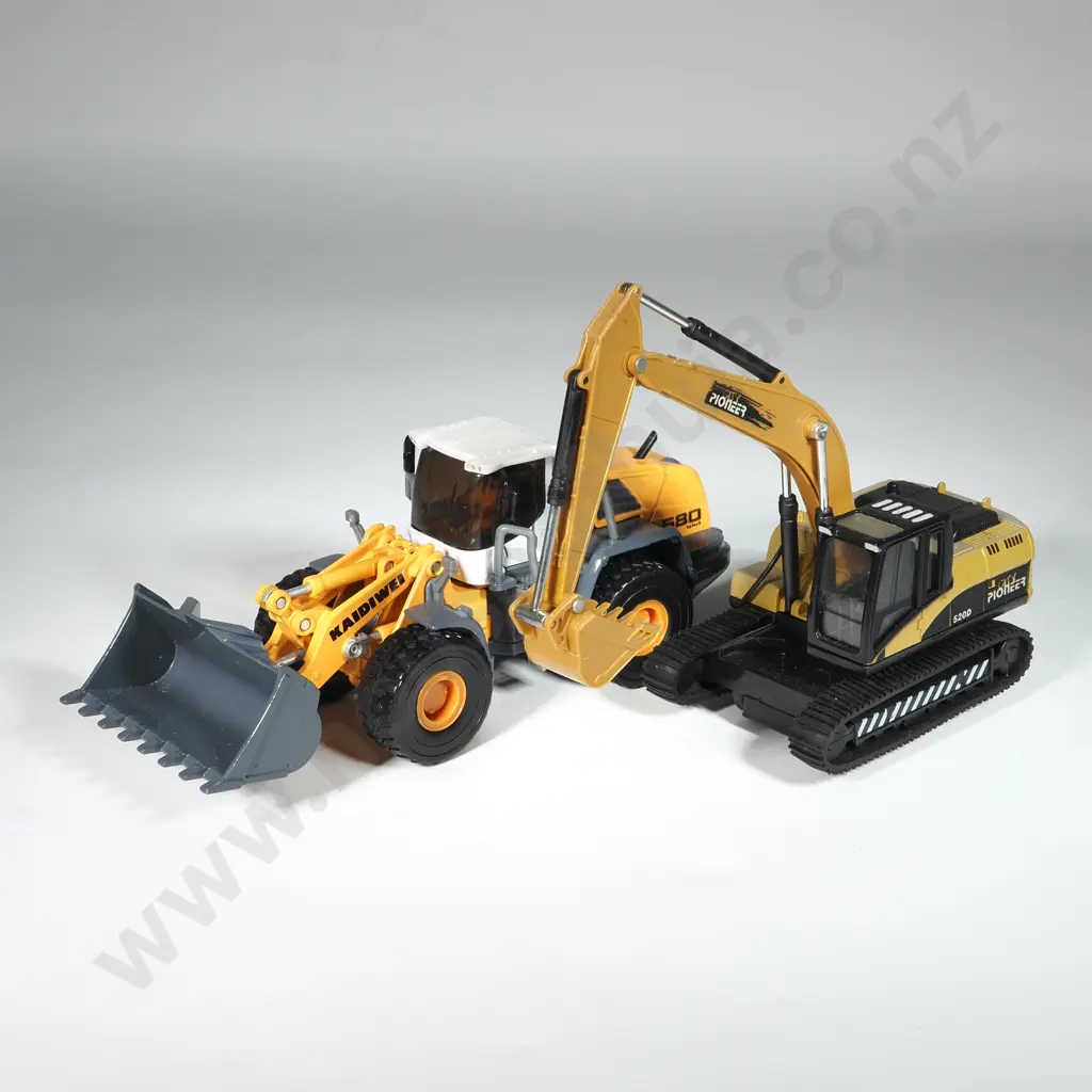 Kaidiwai Hydraulic Die-Cast Model 1:87 Four Wheel Loader. Pioneer 520D Plastic Hydraulic Excavator. Image 1++