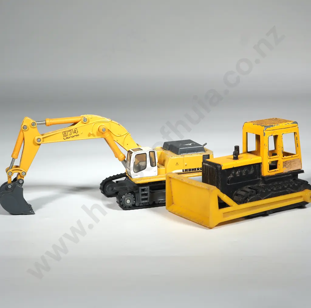 SIKU Die-Cast/Plastic Liebherr 974 Litronic Hydraulic Excavator 1:87; Plastic /Tin Bulldozer. Image 1++
