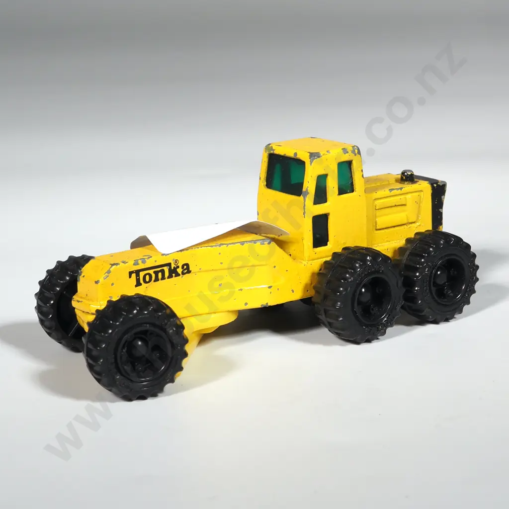 Vintage Model 1994 Yellow Tonka Die Cast Classics Road Grader. Image 1++