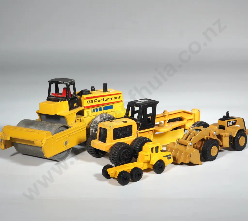 Four Die-Cast Model Toys. Image 1++