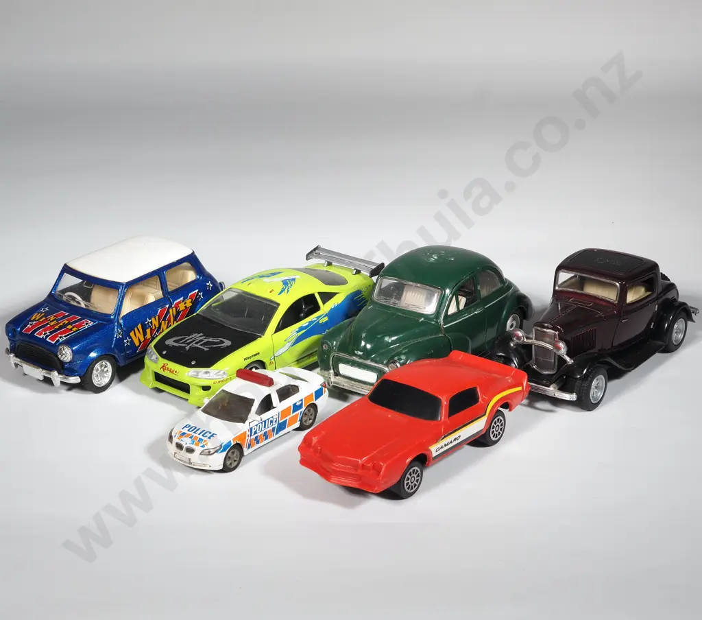 Mixed Lot of Six Assorted Model Cars Image 1++