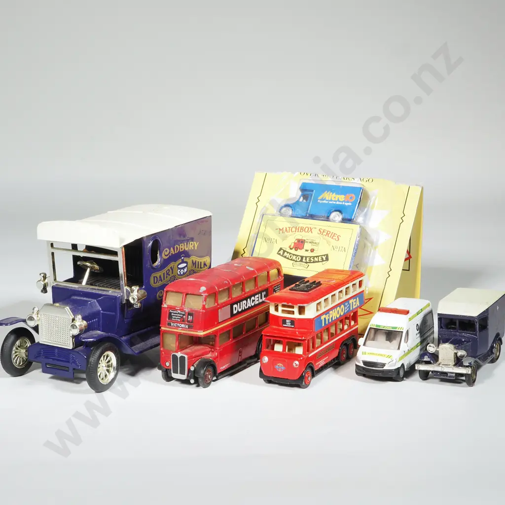 Five Red Diecast BMW 325i Touring Model Cars. Image 1++