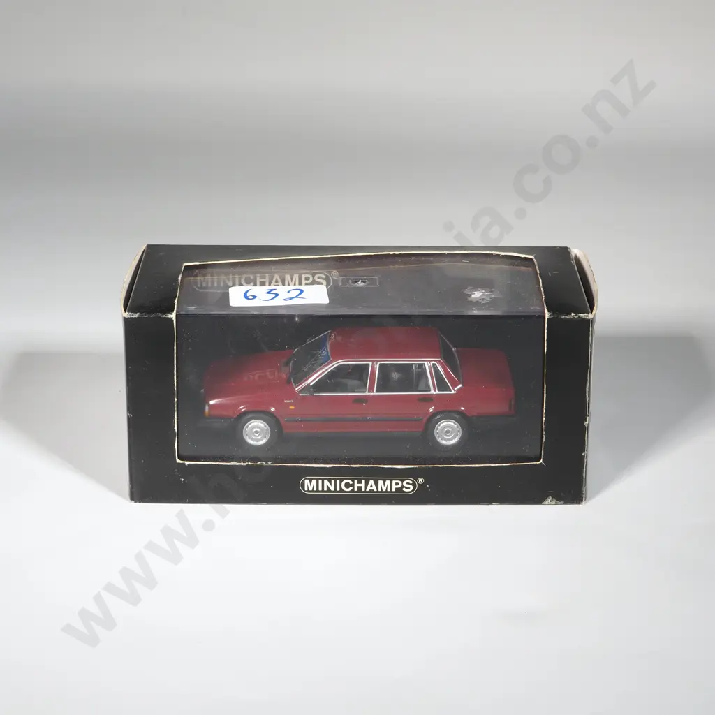 Boxed Paul's Model Art Minichamps Metal 1:43 1986 Volvo 740GL. Image 1++