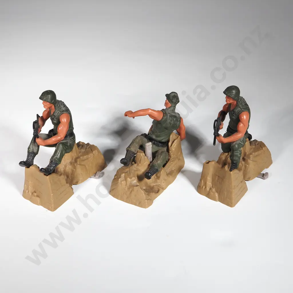 Three 1974 Mattel Heroes in Action Figures 7337-0100 Image 1++