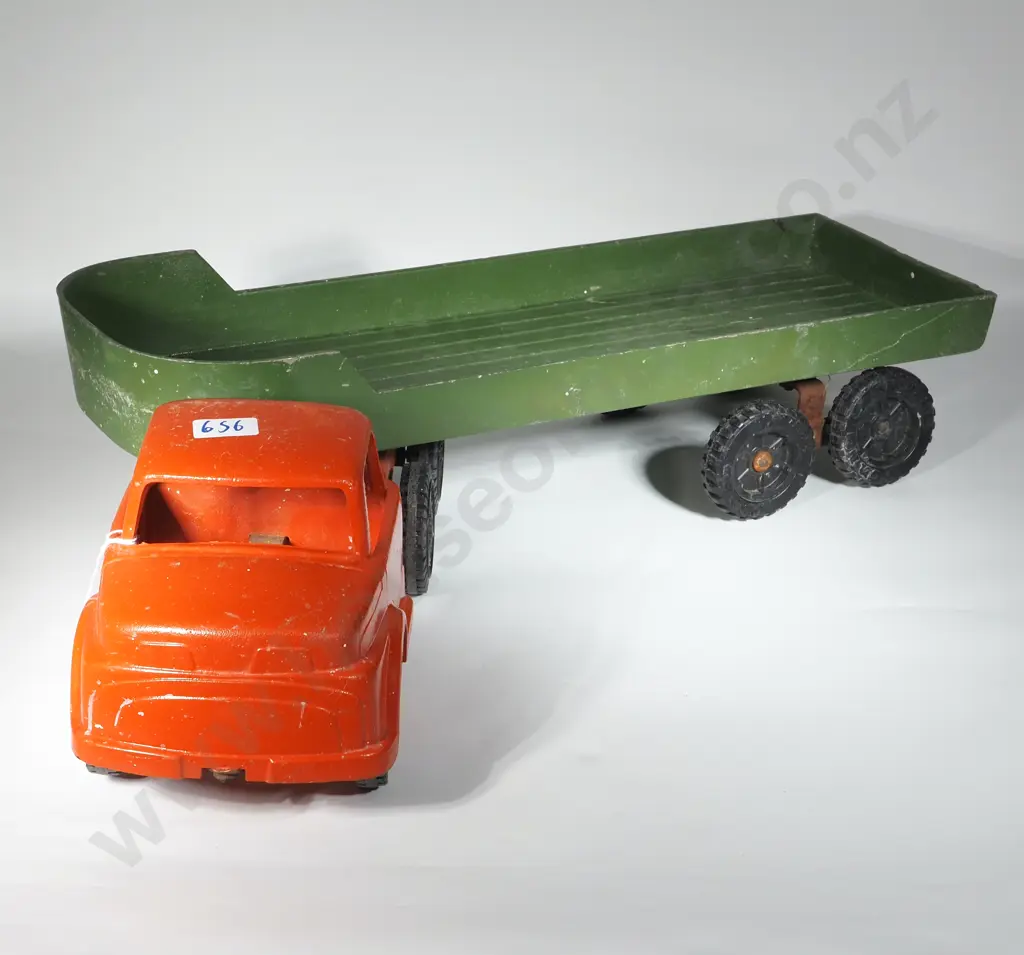 Vintage Fun Ho Sand Cast Articulated Flat Bed Transport Truck w Orange Cab & Green Trailer. Image 1++