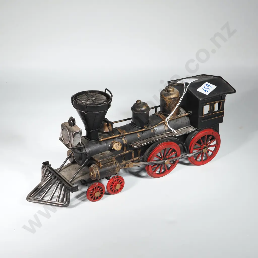 Vintage Metal Model Of A 4-4 Steam Locomotive  Image 1++