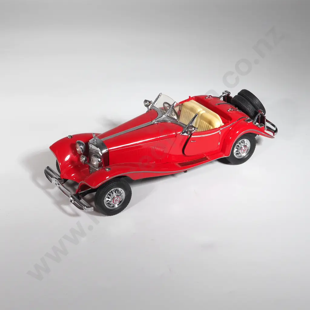 Mercedes Benz 500K Special Roadster Model 1:24 Die Cast Image 1++
