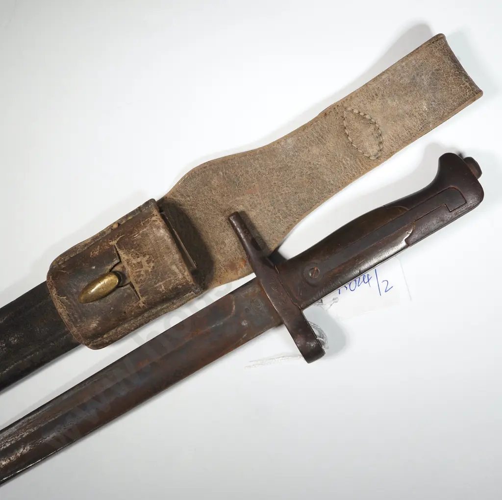 Scarce WW2 Italian Bayonet in Scabbard w Original Leather Frog  Image 1++