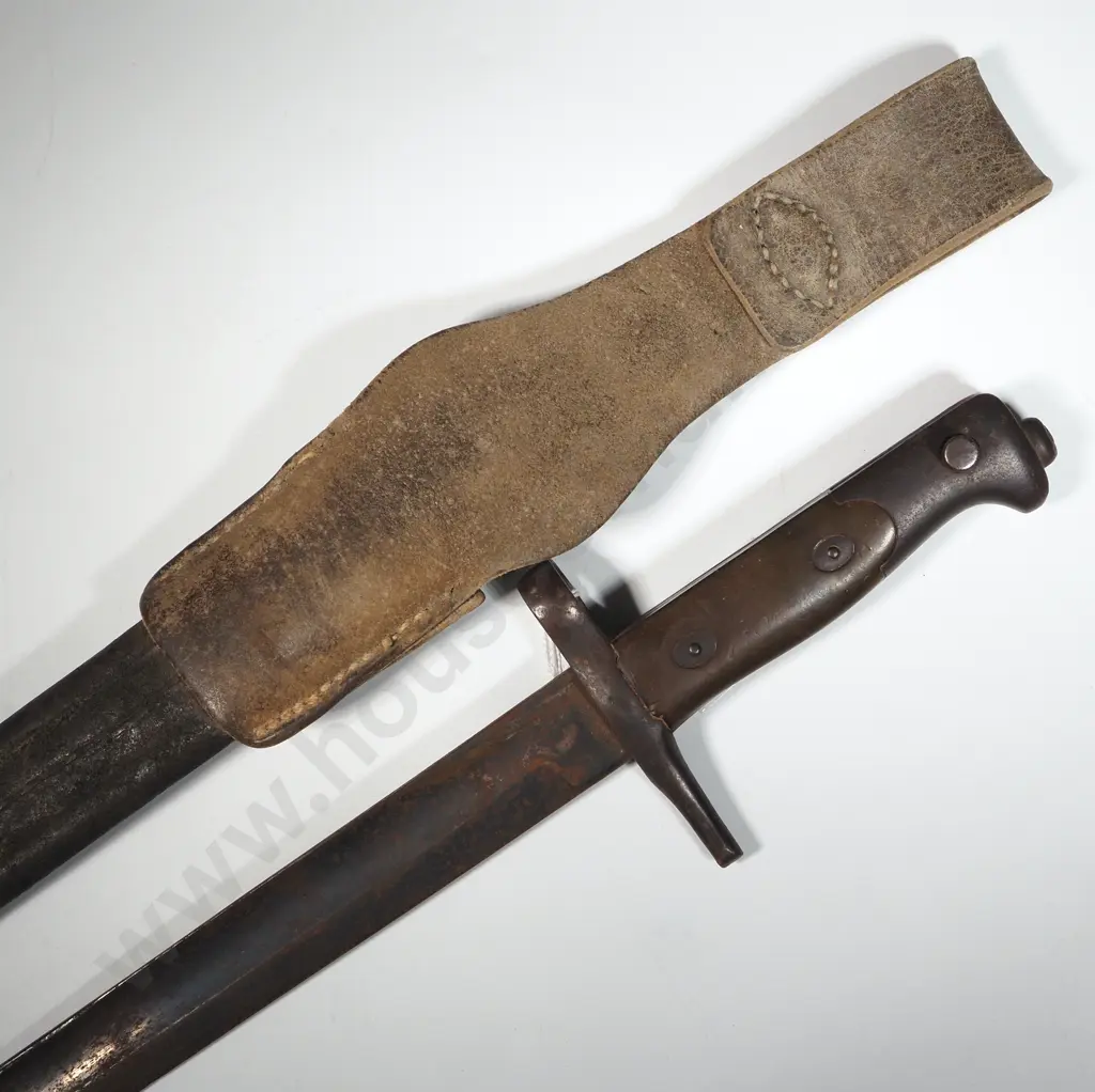 Scarce WW2 Italian Bayonet in Scabbard w Original Leather Frog  Image 1++