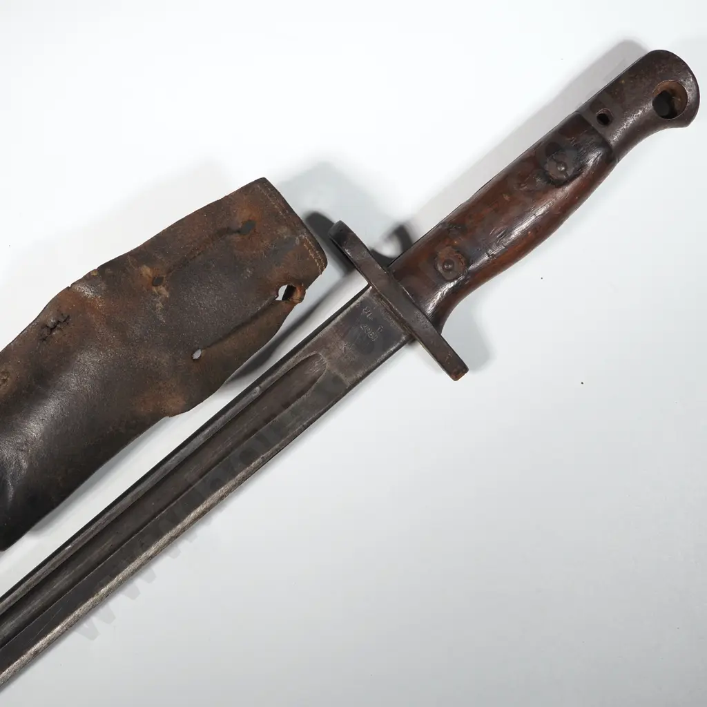 1907 Pattern Bayonet by Sanderson 1/1918 in Scabbard & Leather Frog - Missing Locking Catch Image 1++