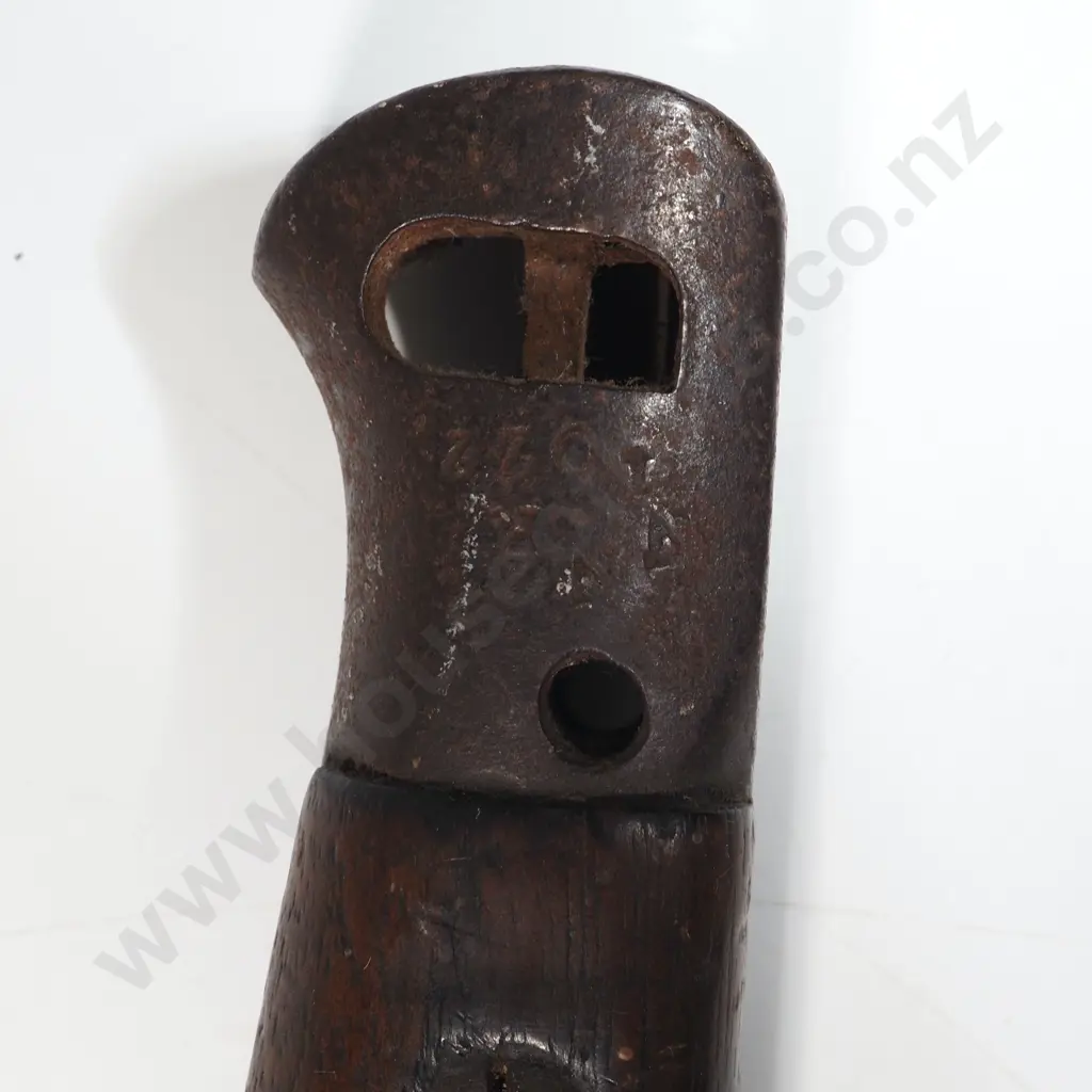 1907 Pattern Bayonet by Sanderson 1/1918 in Scabbard & Leather Frog - Missing Locking Catch Image 1++