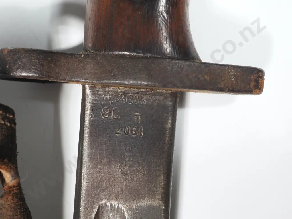 1907 Pattern Bayonet by Sanderson 1/1918 in Scabbard & Leather Frog - Missing Locking Catch Image 1++