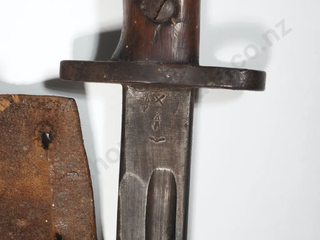 1907 Pattern Bayonet by Sanderson 1/1918 in Scabbard & Leather Frog - Missing Locking Catch Image 1++