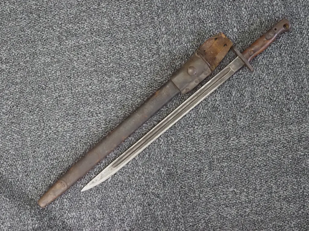 1907 Pattern Bayonet by Sanderson 1/1918 in Scabbard & Leather Frog - Missing Locking Catch Image 1++
