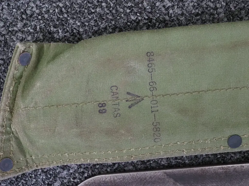 1980's Army Go Lock Machete w Sheath Image 1++