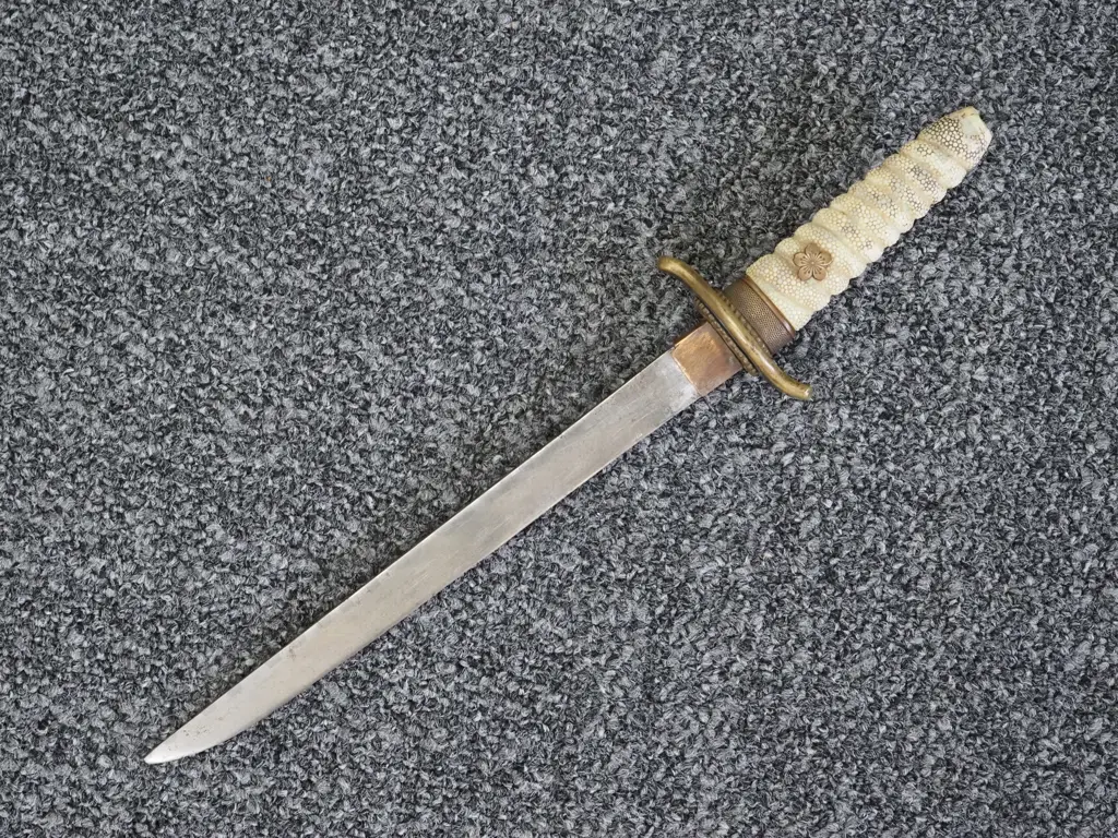 Japanese WWII Naval Dirk - No Scabbard Image 1++