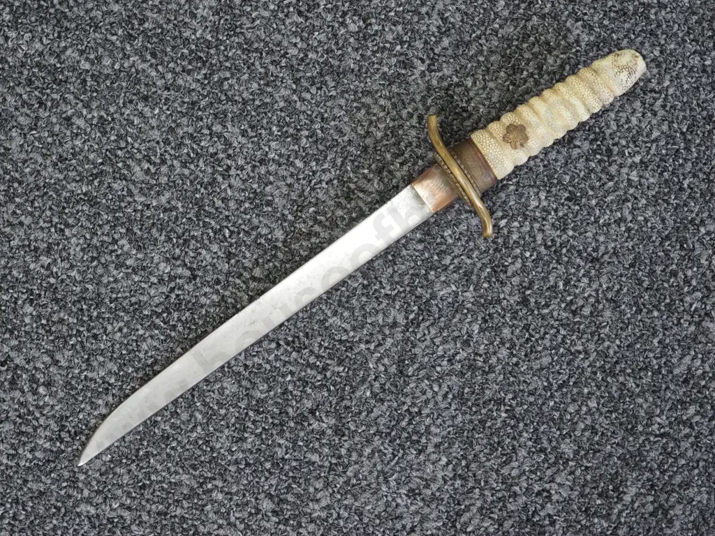 Japanese WWII Naval Dirk - No Scabbard Image 1++