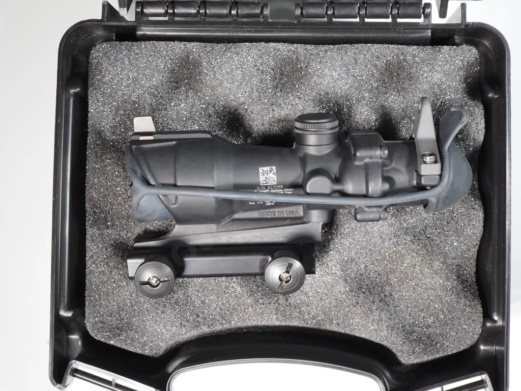 Trijicon ACOG 4x32 .223 BDC Glattop Scope - Unused TA01NSN Image 1++