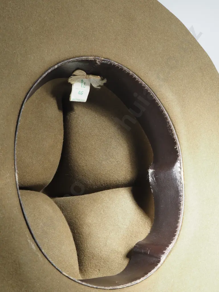 Modern Lemon Squeezer Hat w WWII MP, Pugaree & NZ Onward Badge Image 1++