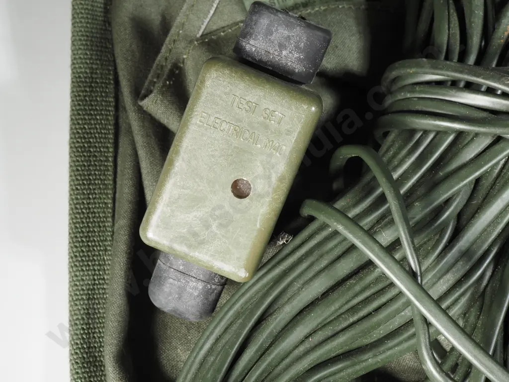 Scarce Vietnam War Era Complete M18A1 Anti Personal Mine (Claymore) Satchel w Wire, Clacker, Current Tester   Image 1++