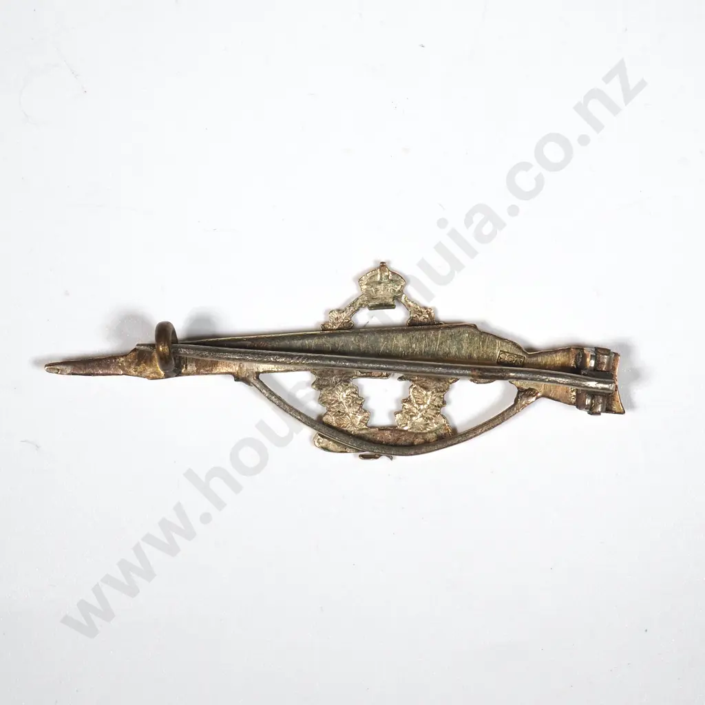 WWI 9ct Gold Rifle Sweetheart Badge w NZ Onward Badge w NZ EXPY FRCE Badge. Image 1++