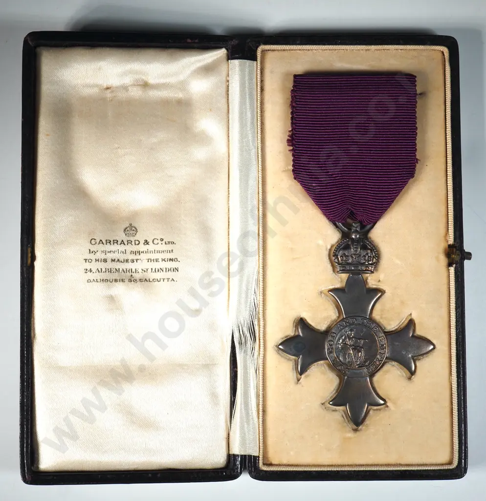 Cased WW1 1918 Hallmarked Military OBE Medal  Image 1++