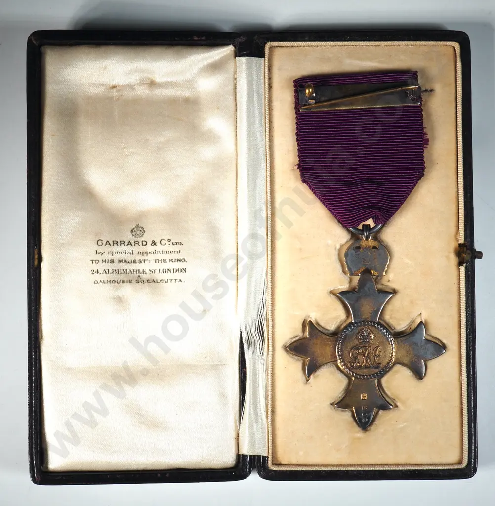 Cased WW1 1918 Hallmarked Military OBE Medal  Image 1++