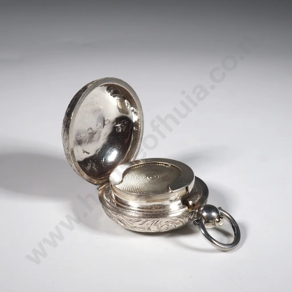 Sterling Silver Sovereign Case With Shield Shaped Cartouche & Scroll Decoration Image 1++
