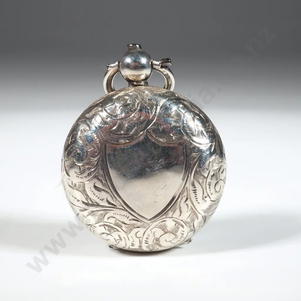Sterling Silver Sovereign Case With Shield Shaped Cartouche & Scroll Decoration Image 1++