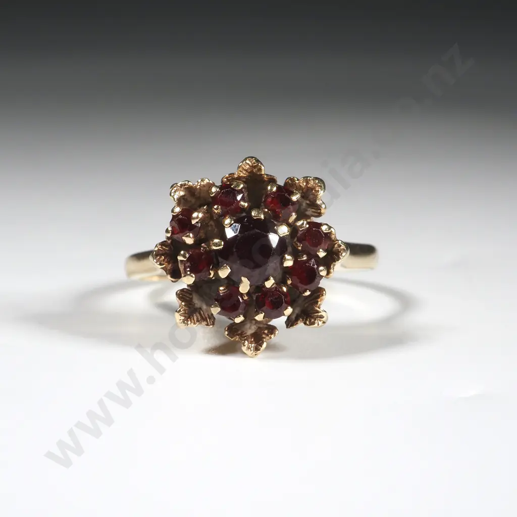 Vintage 9ct Floral Form Garnet Cluster  Ring Image 1++