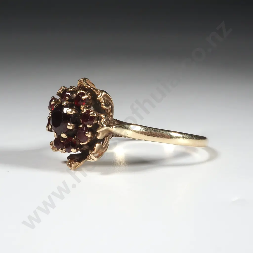 Vintage 9ct Floral Form Garnet Cluster  Ring Image 1++