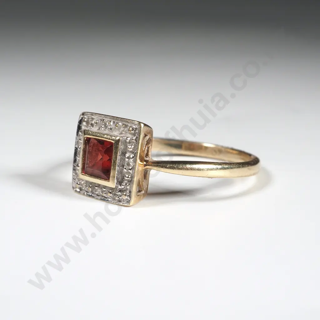 9ct Gold & Gemstone Ring Image 1++