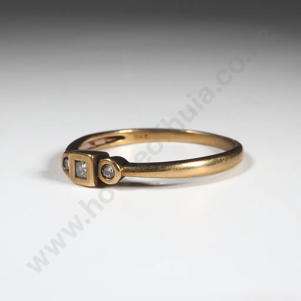 9ct Gold Three Stone Ring Image 1++