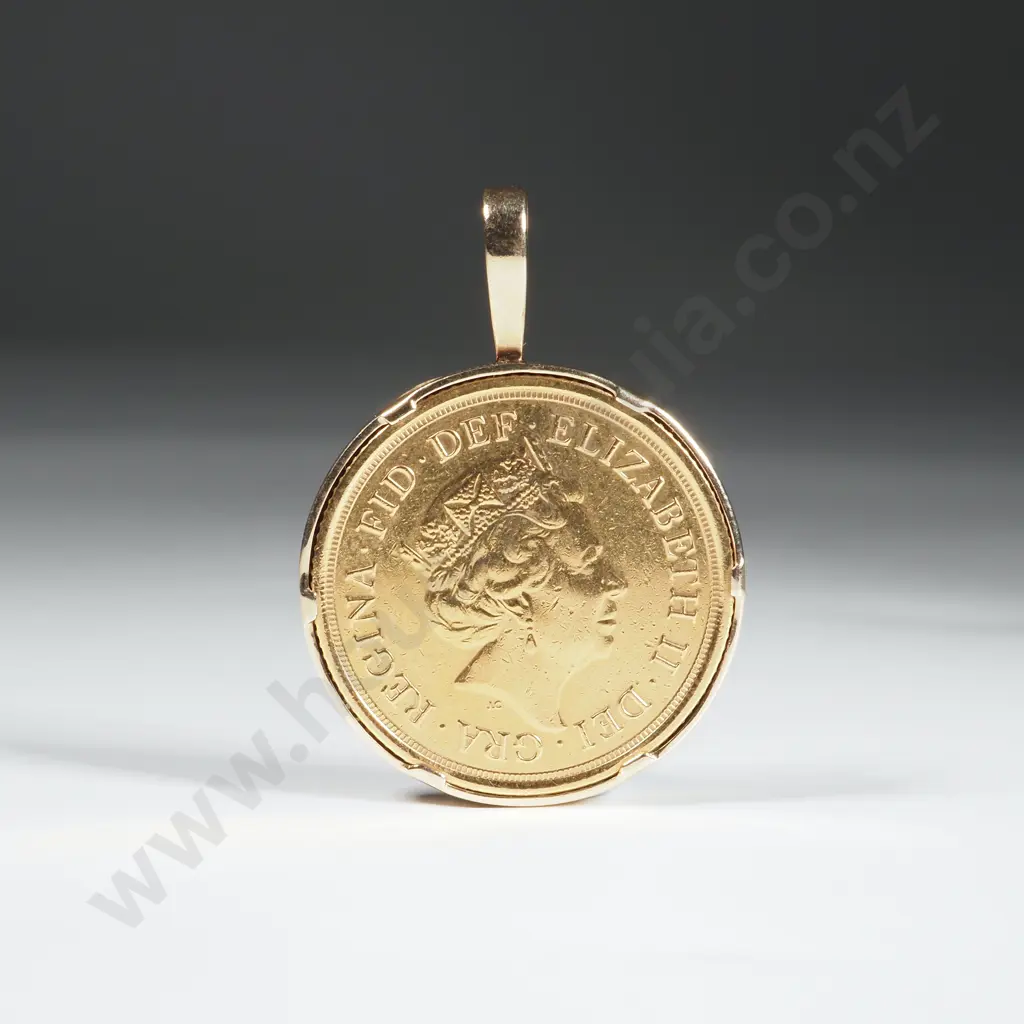 2022 United Kingdom Full Sovereign Pendant Image 1++
