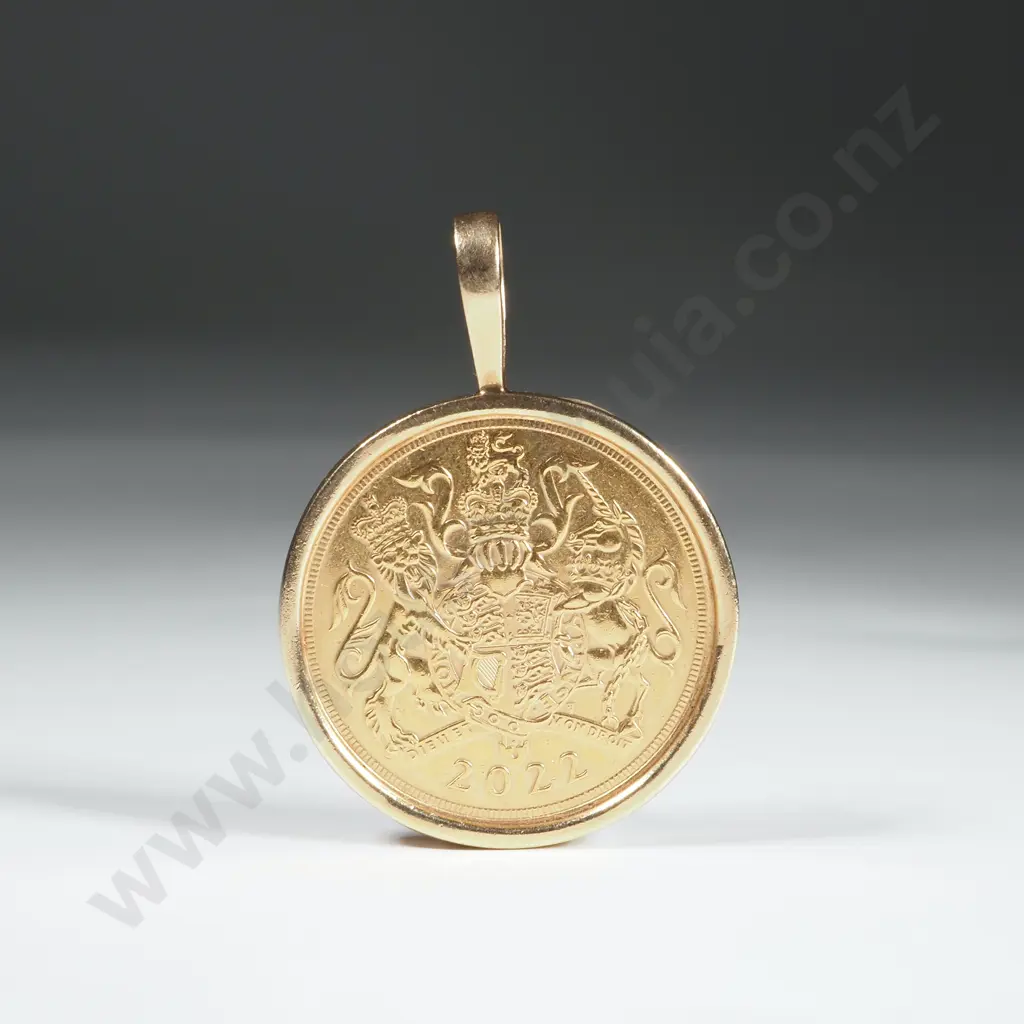 2022 United Kingdom Full Sovereign Pendant Image 1++