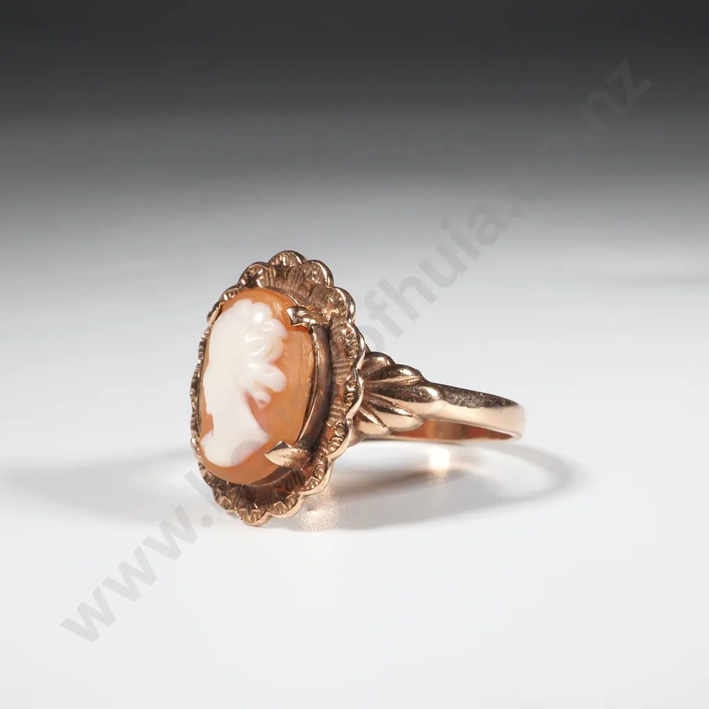 9ct Gold & Cameo Ring  Image 1++