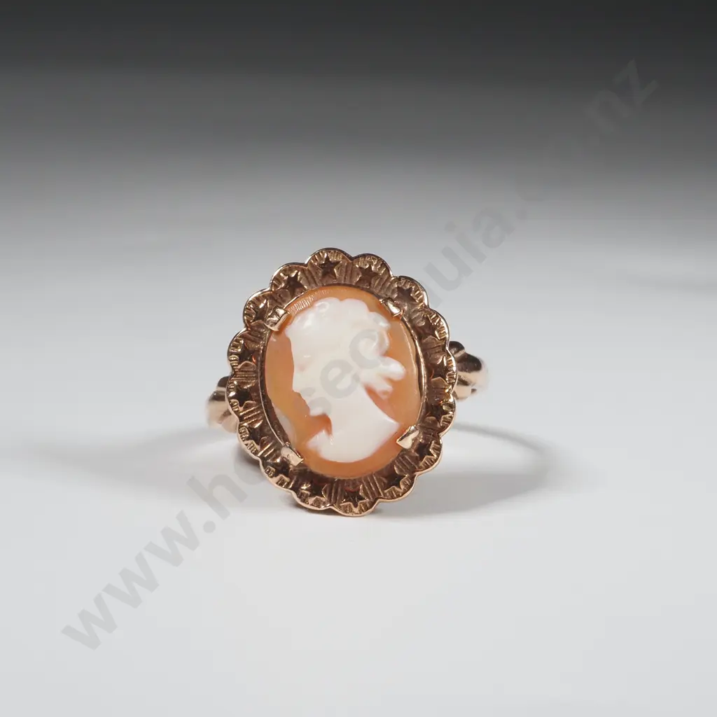 9ct Gold & Cameo Ring  Image 1++