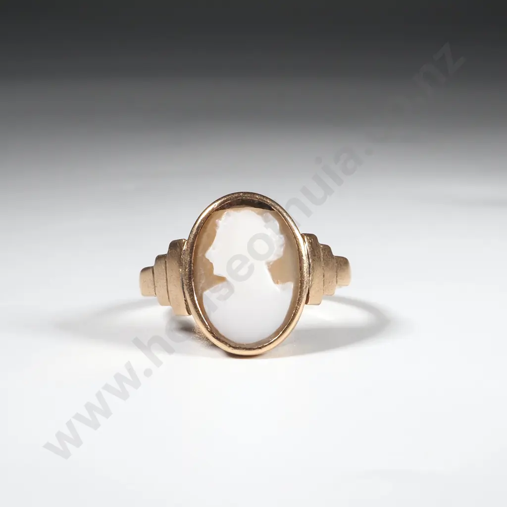 9ct Gold Cameo Ring Image 1++