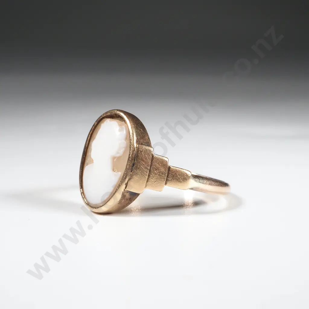 9ct Gold Cameo Ring Image 1++