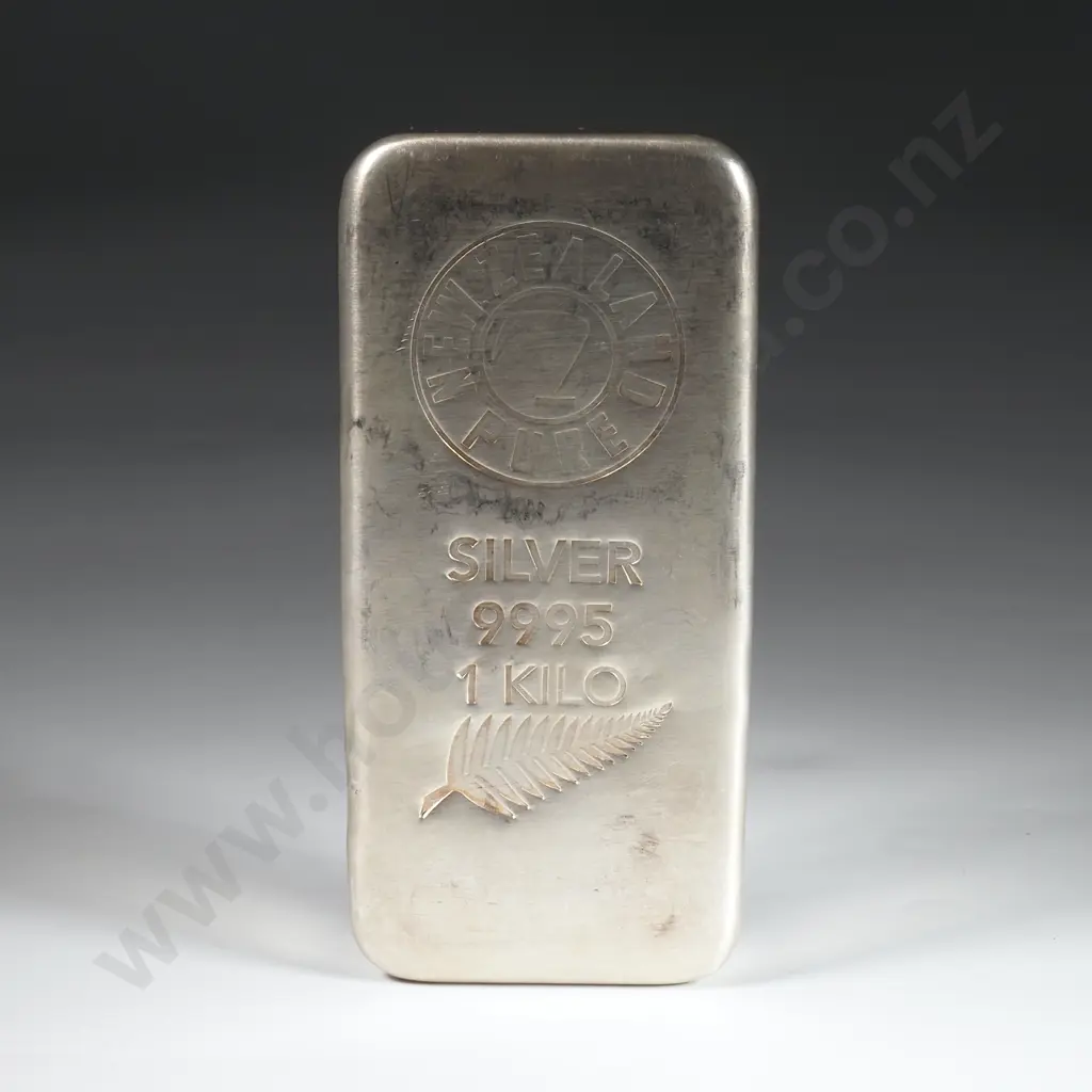New Zealand Pure 1 Kilo Pure Silver Bar Image 1++