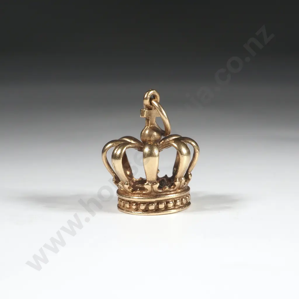 9ct Gold Crown Pendant Image 1++