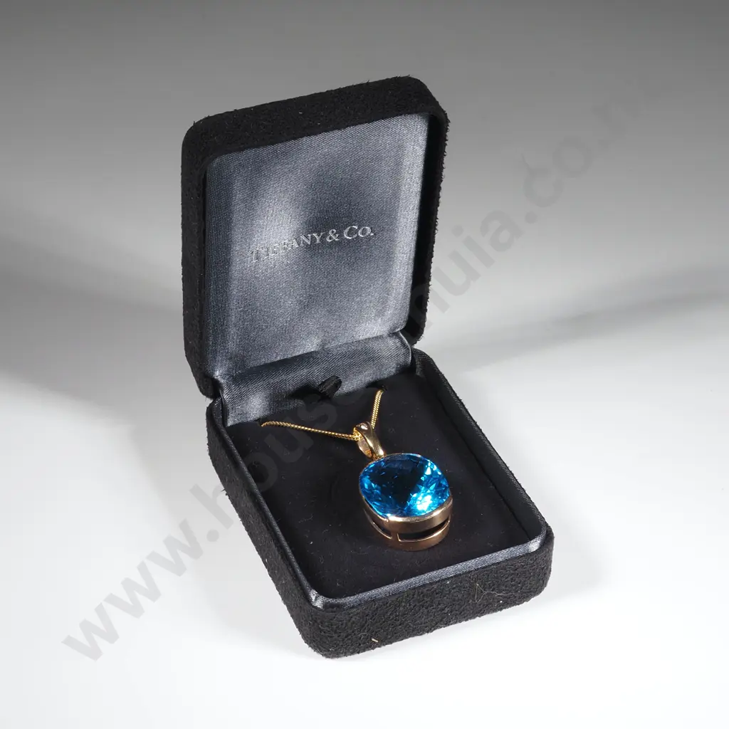 9ct Gold Blue Topaz Pendant Image 1++