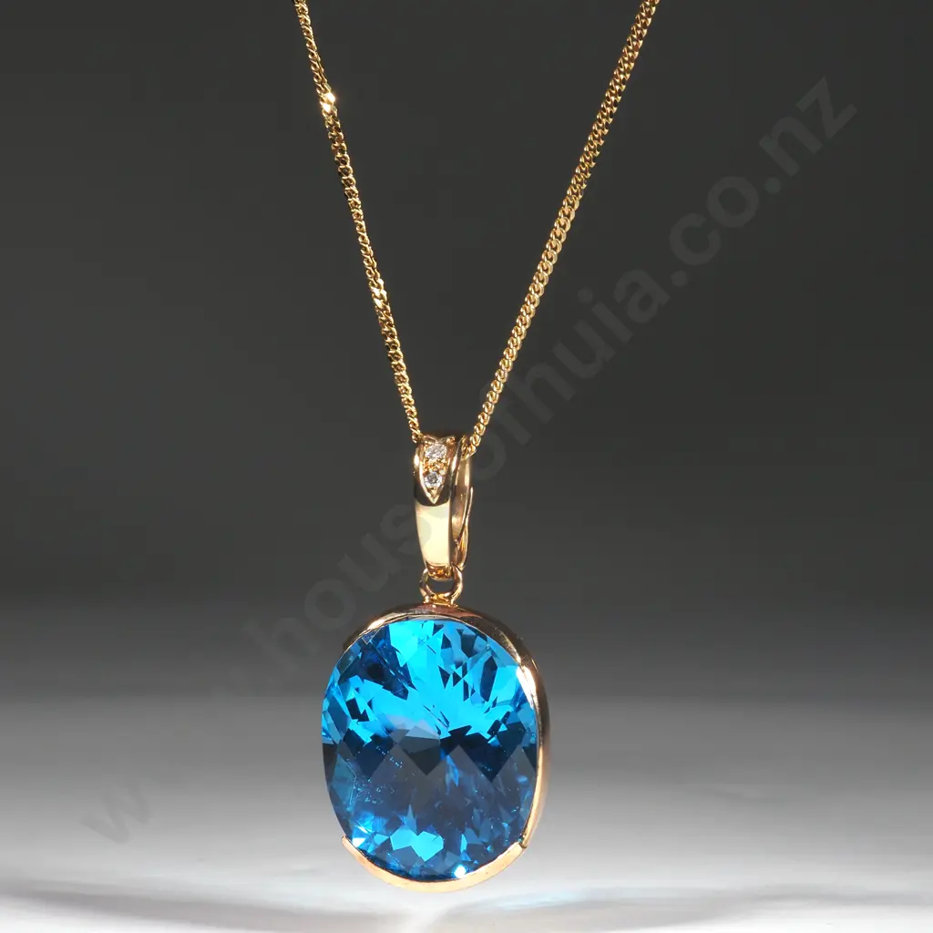 9ct Gold Blue Topaz Pendant Image 1++