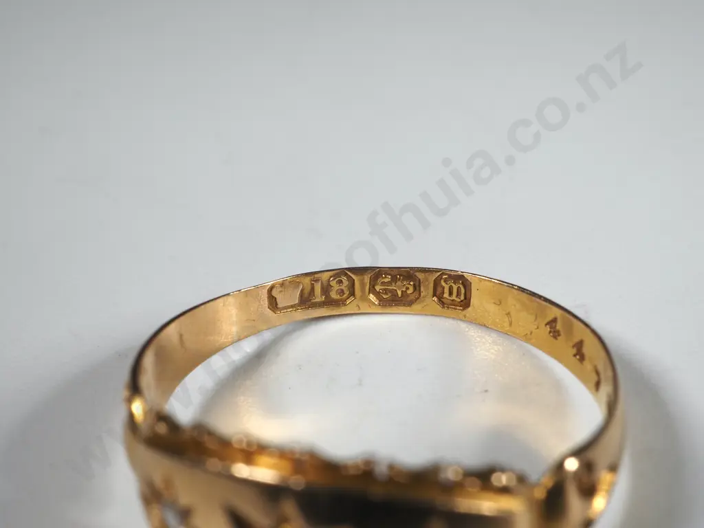 18ct Gold Sapphire & Diamond Ring in English Retailers Box Image 1++