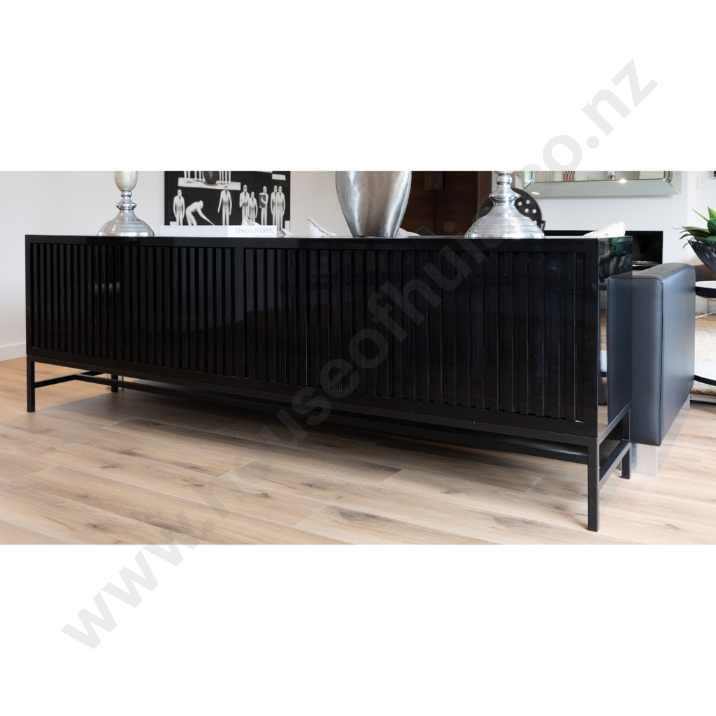 Trenzseater Brodeux Side Board RP $8,000.00 Image 1++