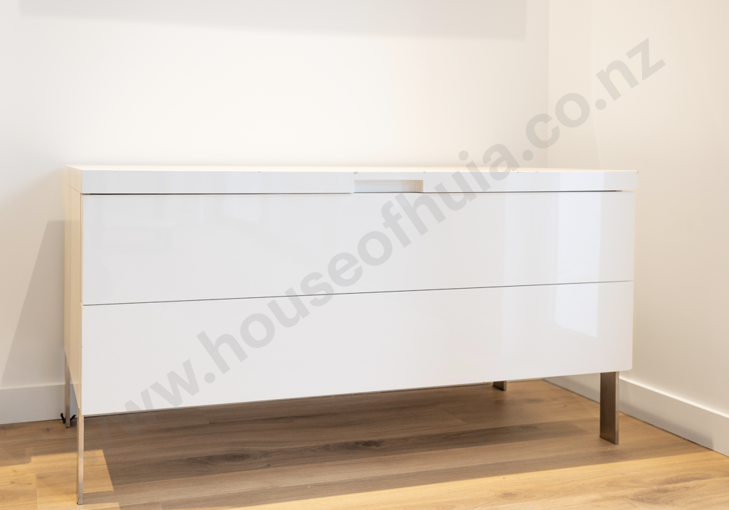 Trenzseater LowBoy Table RP $5,000.00 Image 1++
