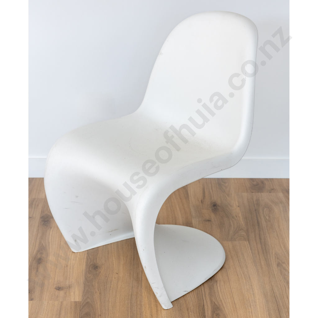 A Set of Eight Verner Panton White Chairs Image 1++
