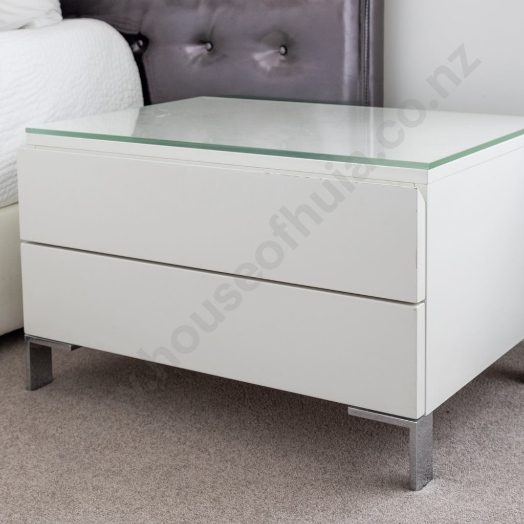 Pair of Trenzseater Soho Glass Topped Bedside Tables A/F Image 1++